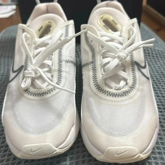 Nike Women's Waffle Debut SE
NEW - Picture 2 of 6